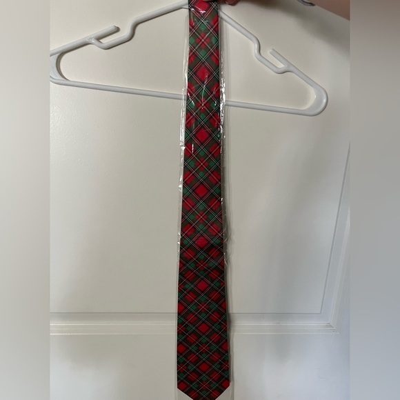 Green and Red Plaid Men’s Necktie - Picture 3 of 4